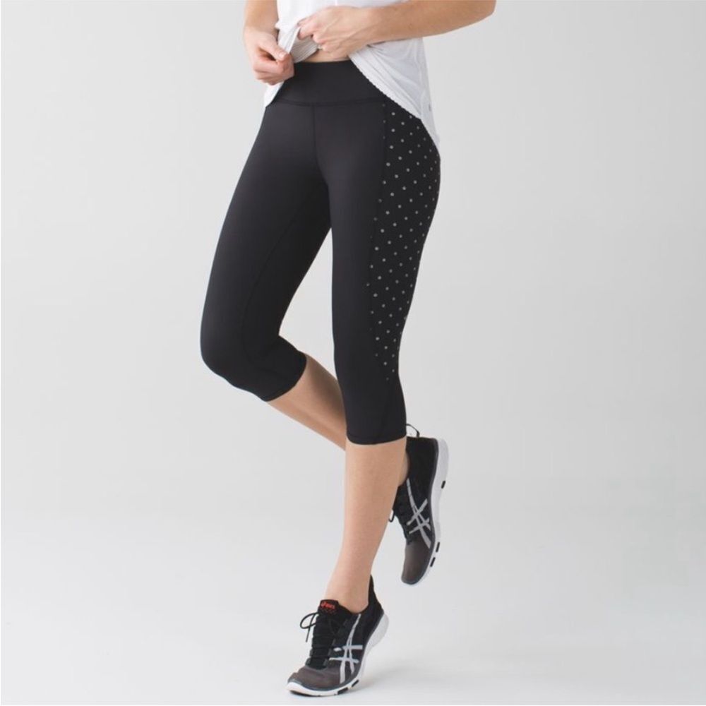 Lululemon Tight Stuff Sequin Dot Crop Black Leggings Women Size 4